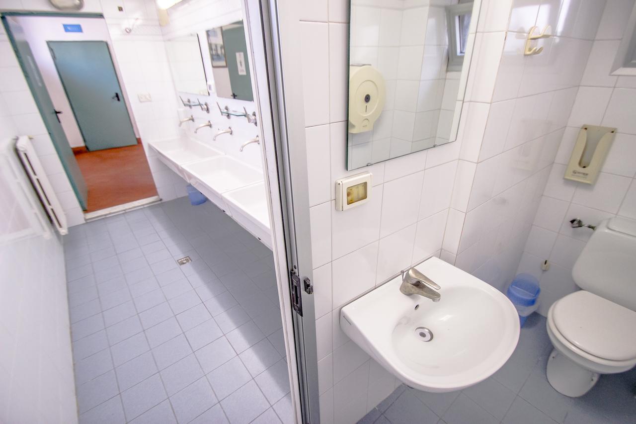 Bed in een Gemengde Slaapzaal met 6 Bedden